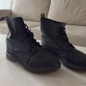 DOC MARTENS black matte leather size eu 42